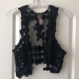 Wallpapher Black Floral Lace Overlay Vest